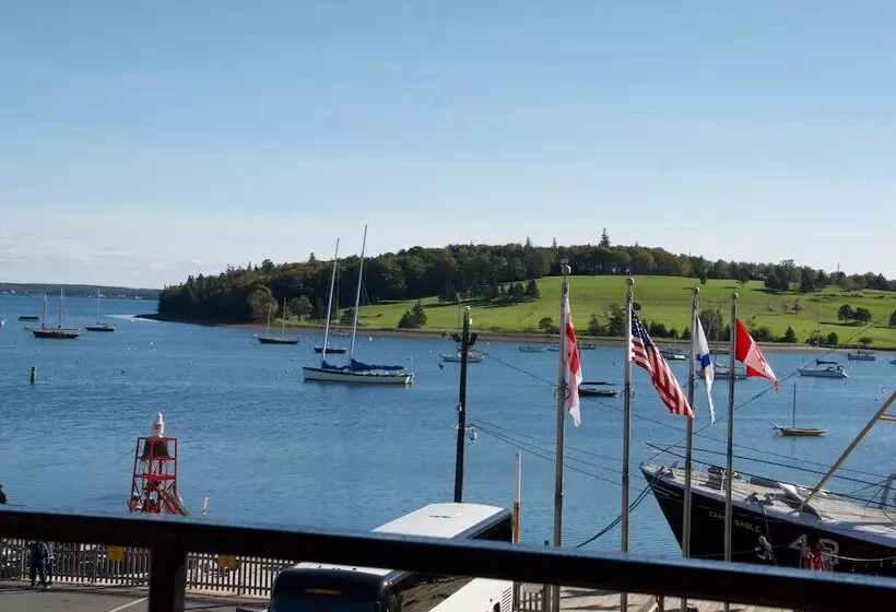 Отель Rum Runner Inn