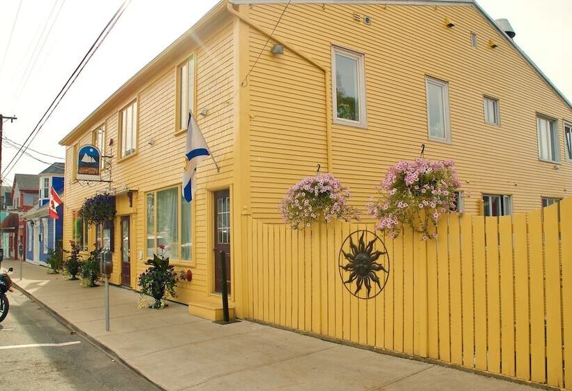 هتل Rum Runner Inn