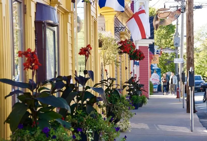 Отель Rum Runner Inn