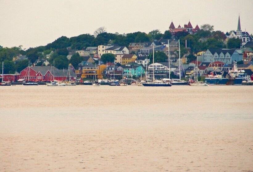 هتل Rum Runner Inn