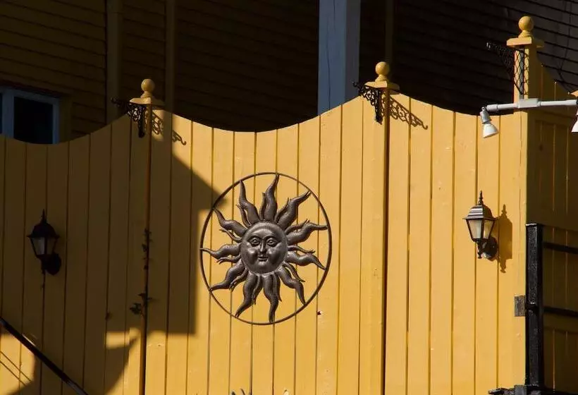 Отель Rum Runner Inn