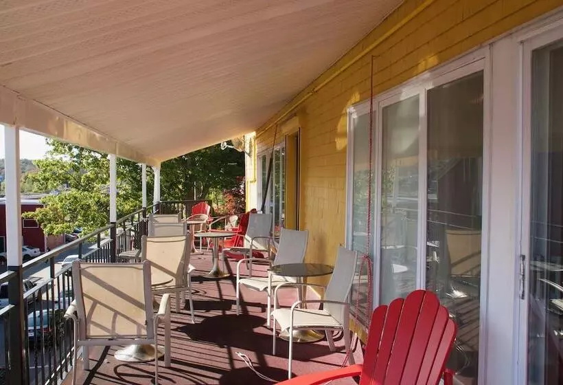 Отель Rum Runner Inn