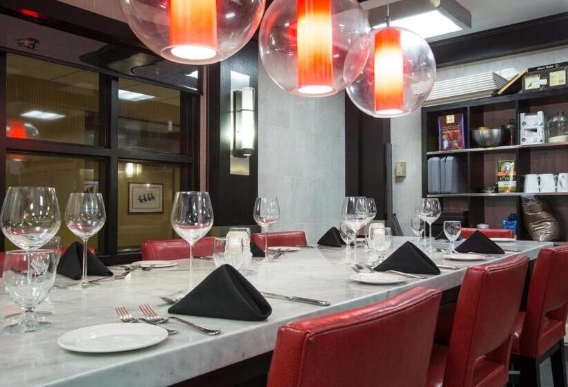 هتل The Frobisher Inn