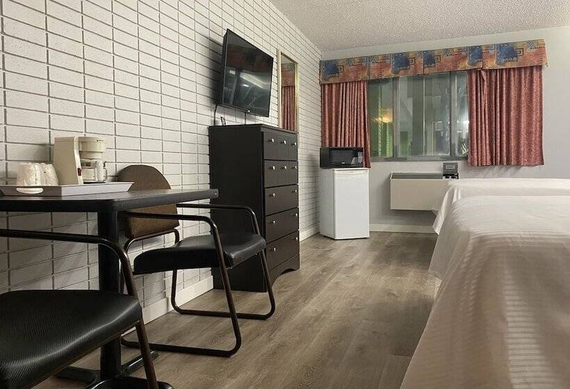 בית מלון כפרי Travelodge By Wyndham Winnipeg Airport