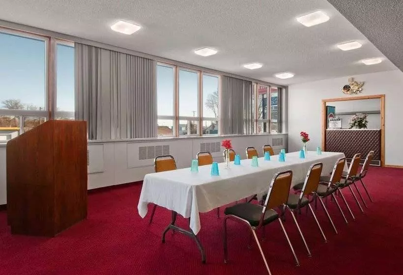 فندق Travelodge By Wyndham Winnipeg Airport