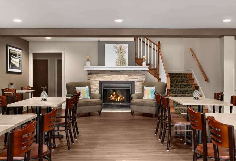 فندق Travelodge Suites By Wyndham Moncton