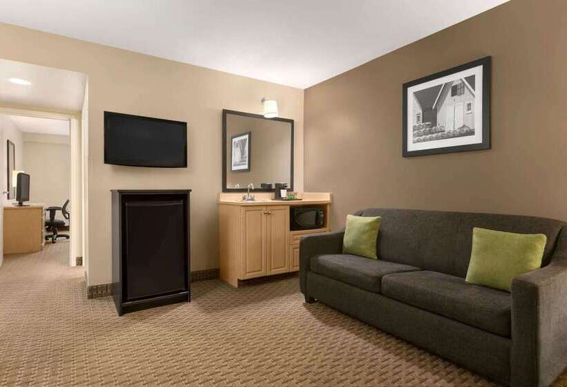 فندق Travelodge Suites By Wyndham Moncton
