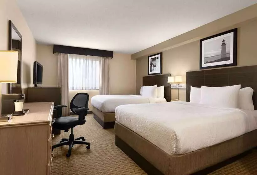 Отель Travelodge Suites By Wyndham Moncton