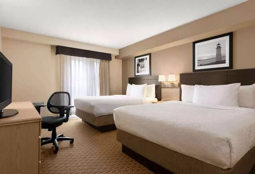 Отель Travelodge Suites By Wyndham Moncton