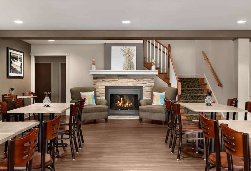 فندق Travelodge Suites By Wyndham Moncton