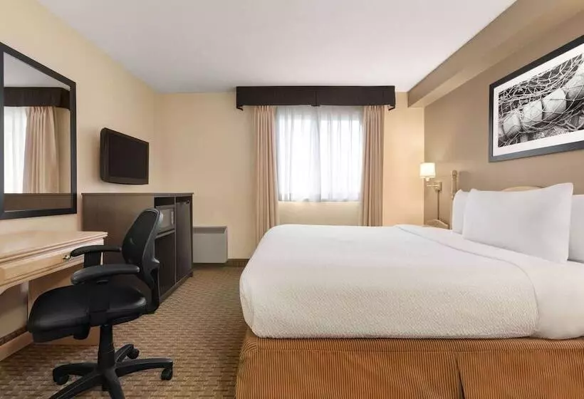 Отель Travelodge Suites By Wyndham Moncton