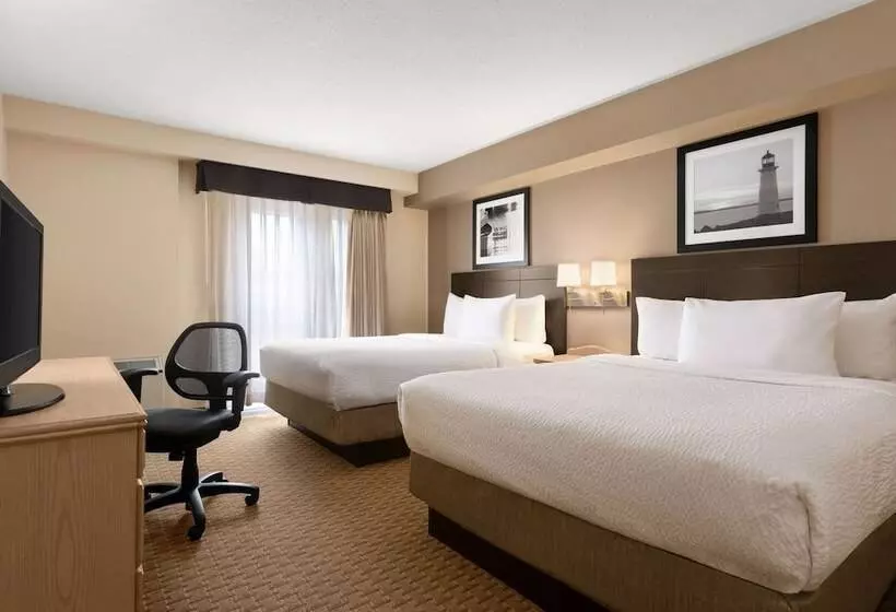 Отель Travelodge Suites By Wyndham Moncton