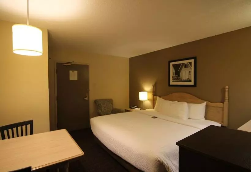 Отель Travelodge Suites By Wyndham Moncton
