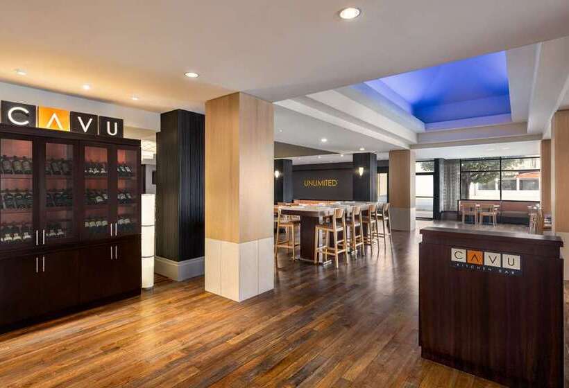 בית מלון כפרי Hilton Vancouver Airport