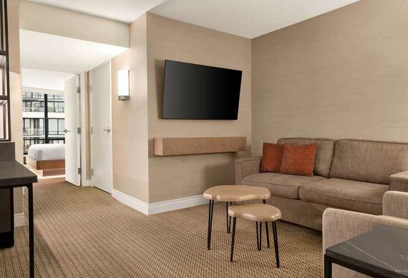 בית מלון כפרי Hilton Vancouver Airport