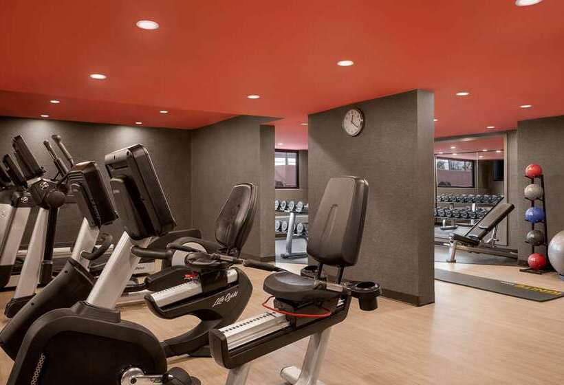 בית מלון כפרי Hilton Vancouver Airport