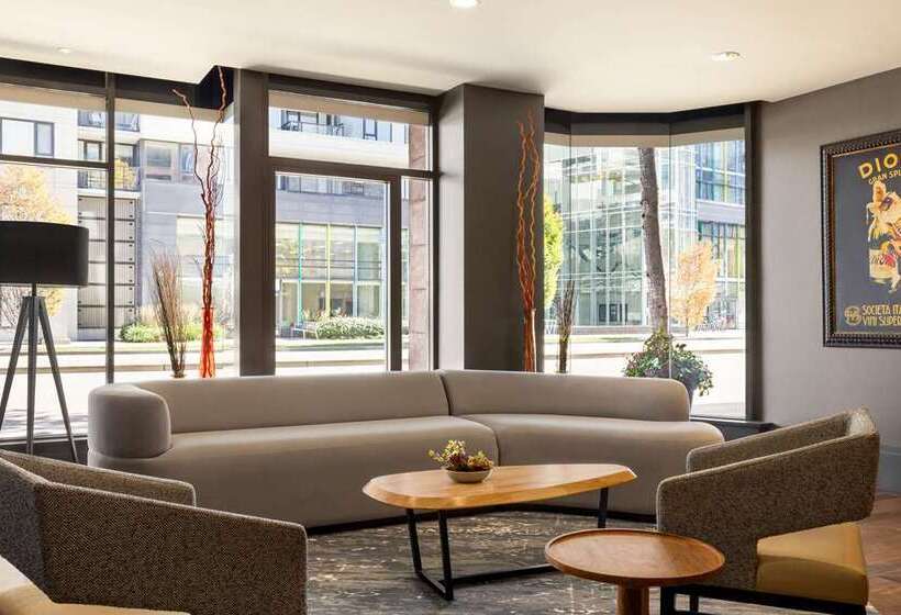 בית מלון כפרי Hilton Vancouver Airport