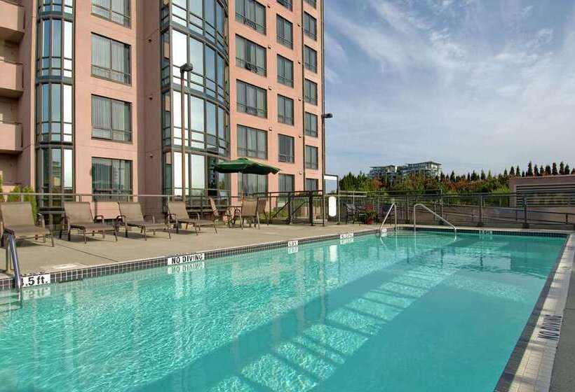 בית מלון כפרי Hilton Vancouver Airport