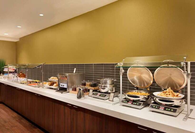 בית מלון כפרי Hilton Vancouver Airport