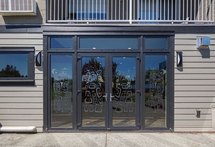 Hotel Inn On Long Lake