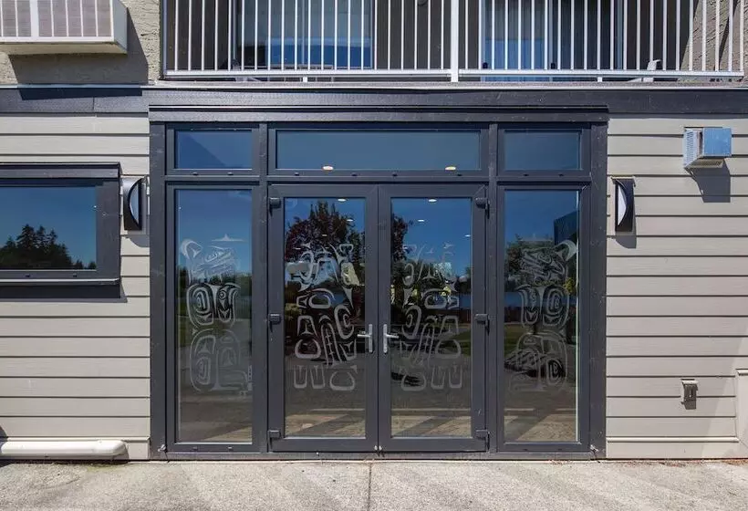 Отель Inn On Long Lake