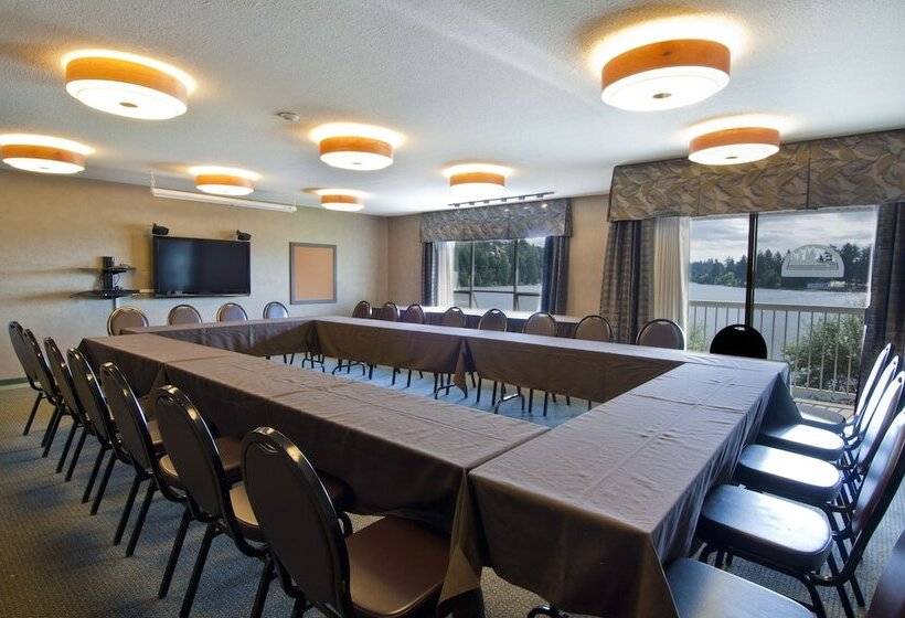 Hotel Inn On Long Lake