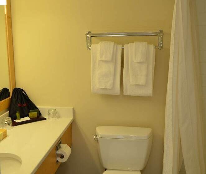 Hotel Inn On Long Lake