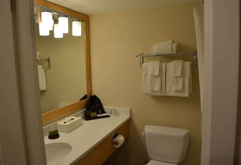 Hotel Inn On Long Lake