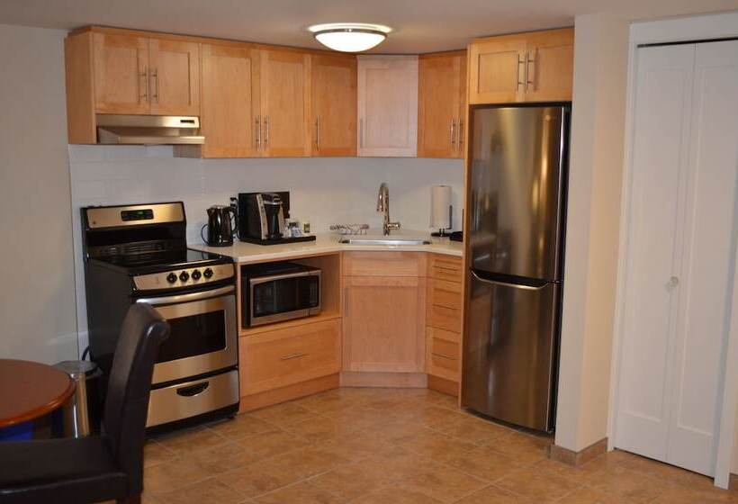 Hotel Inn On Long Lake