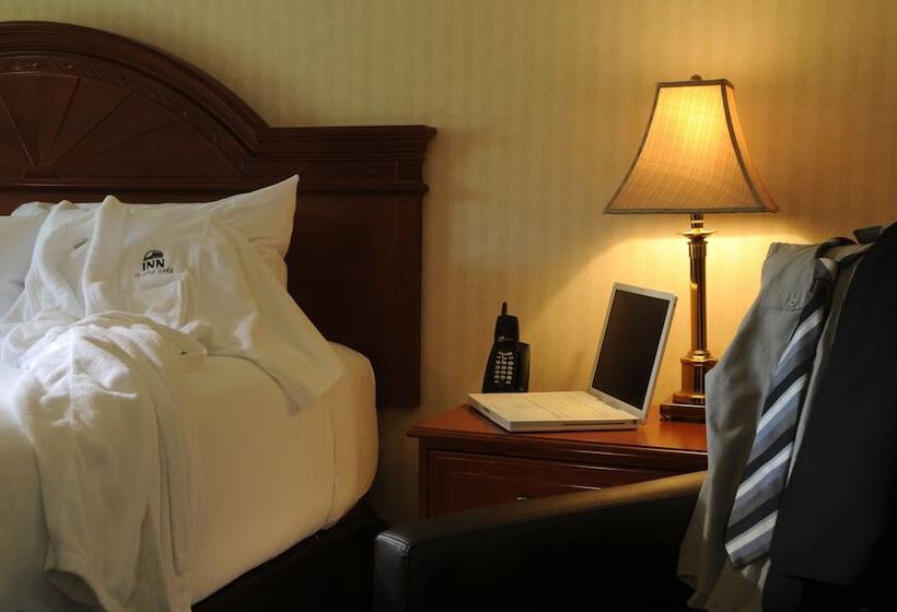 Hotel Inn On Long Lake