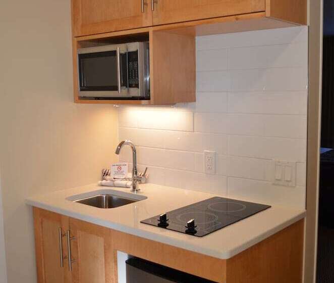 Hotel Inn On Long Lake