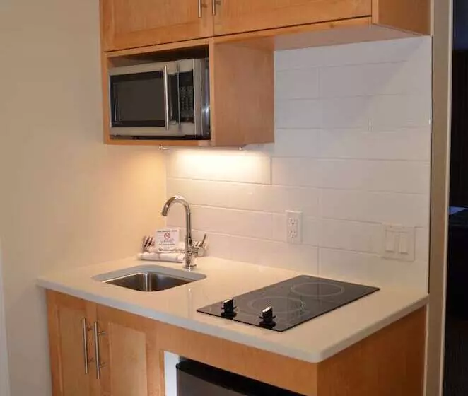 Отель Inn On Long Lake