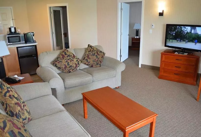 Отель Inn On Long Lake