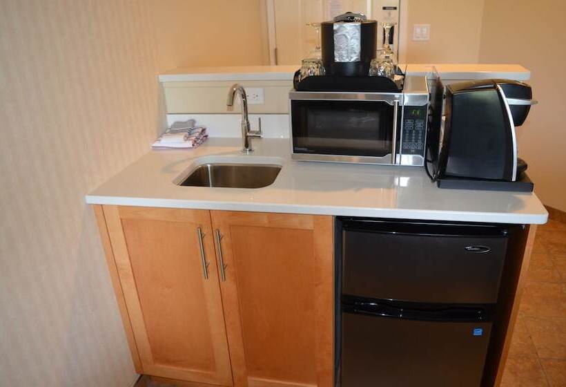 Hotel Inn On Long Lake