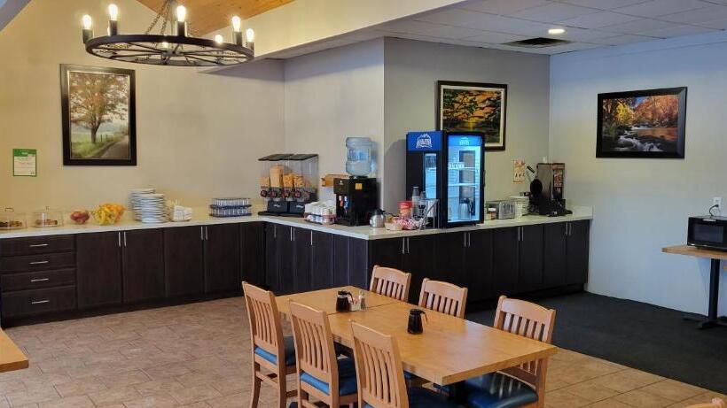 فندق Jolly Roger Inn & Resort