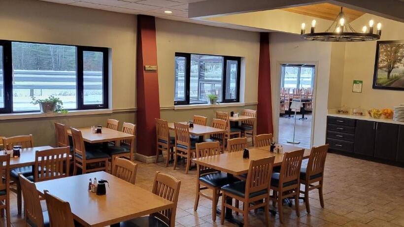 فندق Jolly Roger Inn & Resort