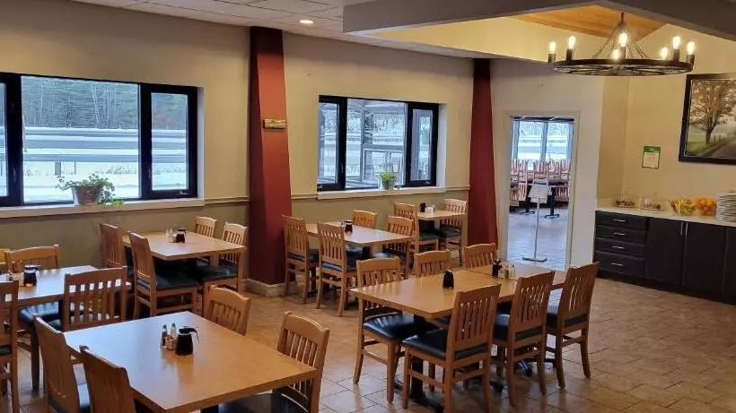 酒店 Jolly Roger Inn & Resort