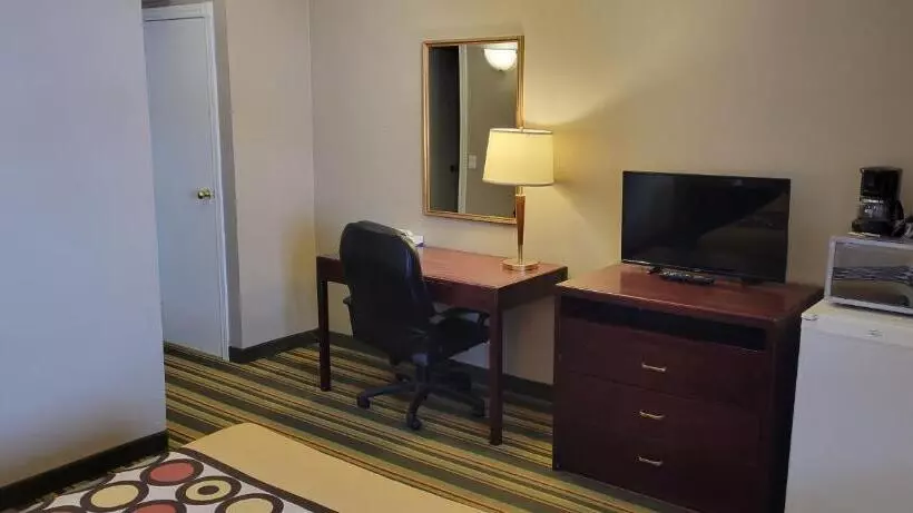 酒店 Jolly Roger Inn & Resort