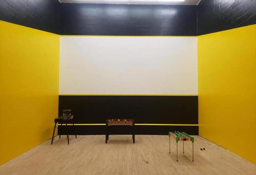 فندق Jolly Roger Inn & Resort