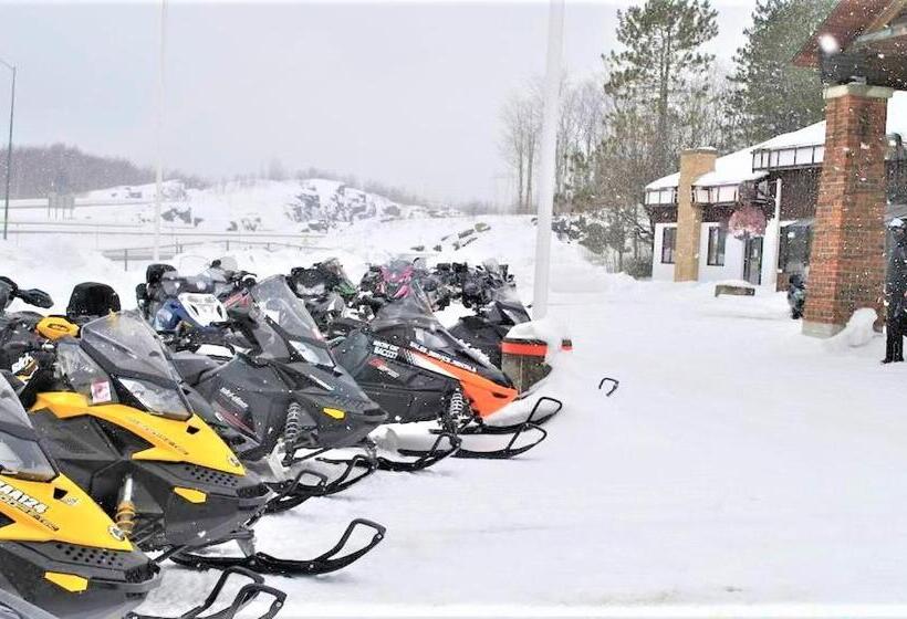 فندق Jolly Roger Inn & Resort