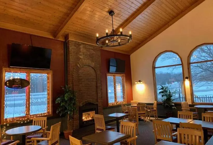 酒店 Jolly Roger Inn & Resort