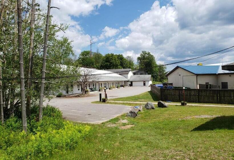 فندق Jolly Roger Inn & Resort