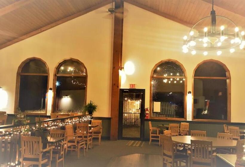 فندق Jolly Roger Inn & Resort