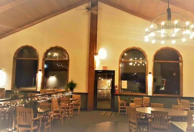 酒店 Jolly Roger Inn & Resort