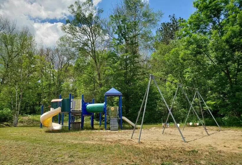 酒店 Jolly Roger Inn & Resort