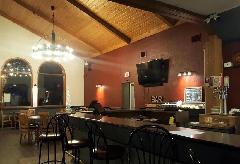 فندق Jolly Roger Inn & Resort