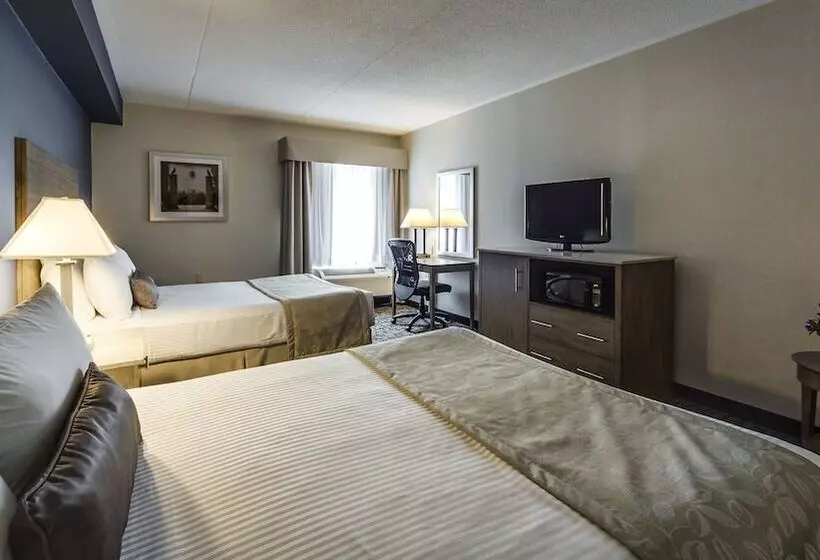 Отель Monte Carlo Inn Oakville Suites