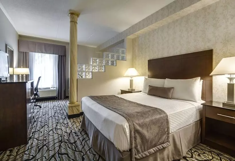 Отель Monte Carlo Inn Oakville Suites