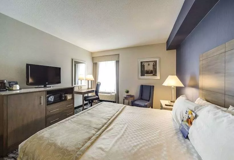 Отель Monte Carlo Inn Oakville Suites