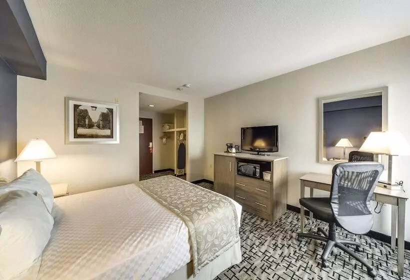 Отель Monte Carlo Inn Oakville Suites